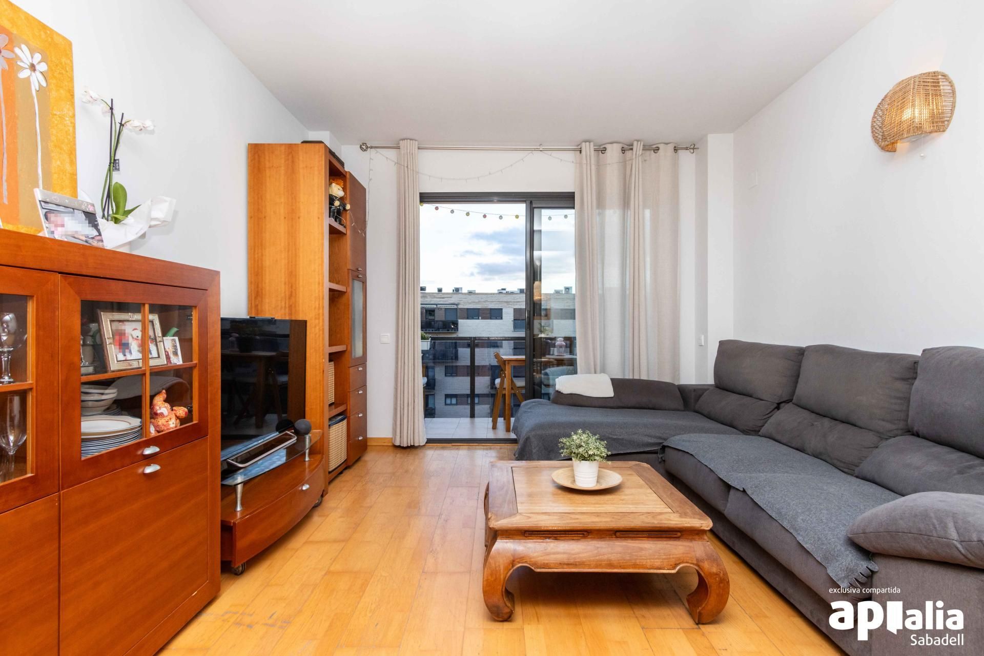 Vista exterior de Pis en venda en Sabadell amb Calefacció, Jardí privat i Traster