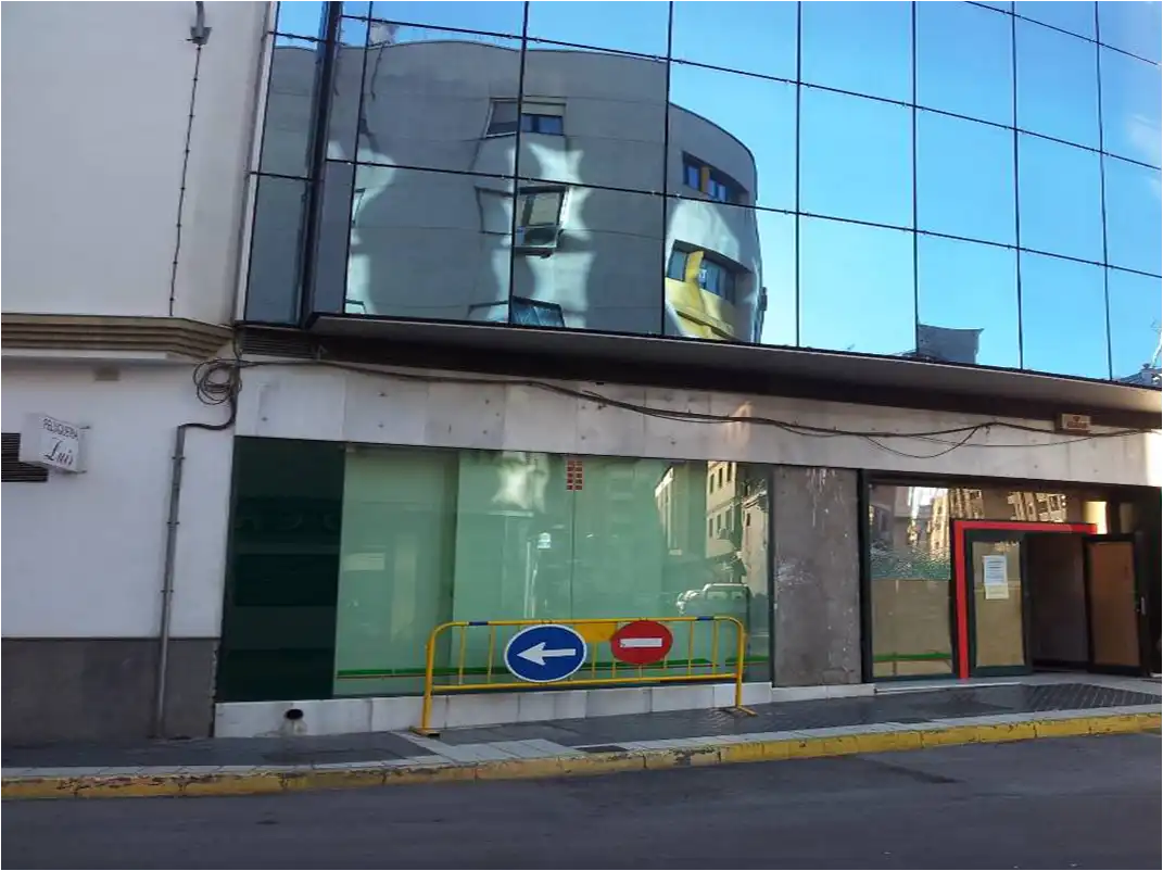 Vista exterior de Local en venta en Adra