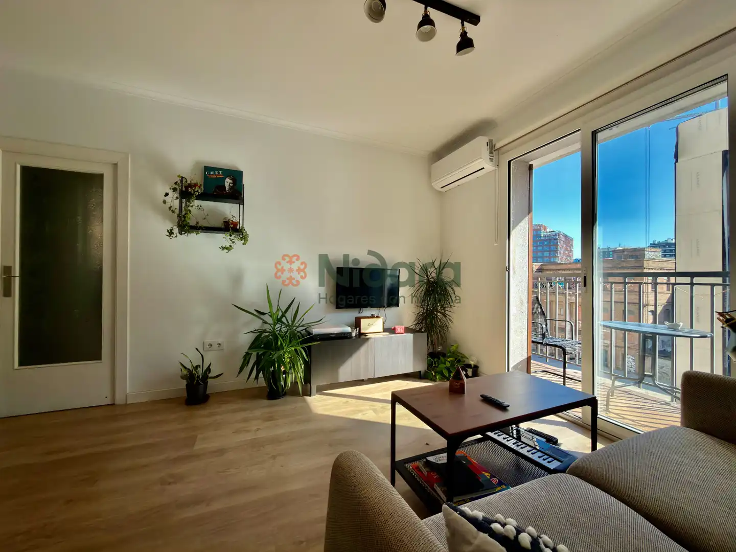 Living room of Flat for sale in Barcelona  with Air Conditioner, Heating and Parquet flooring