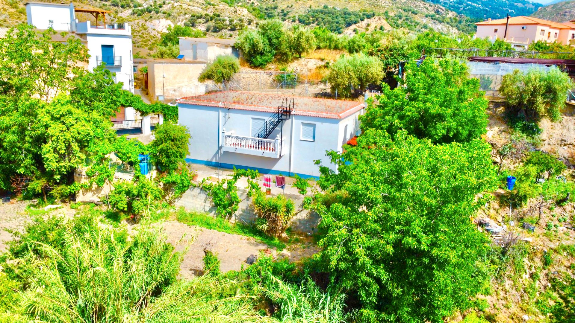 Vista exterior de Casa o xalet en venda en Cádiar amb Calefacció, Jardí privat i Terrassa