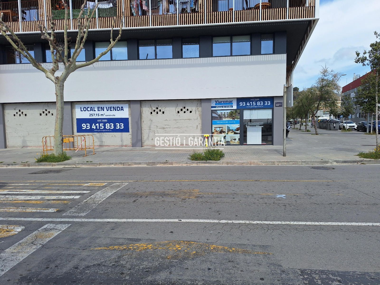 Vista exterior de Local de lloguer en Badalona