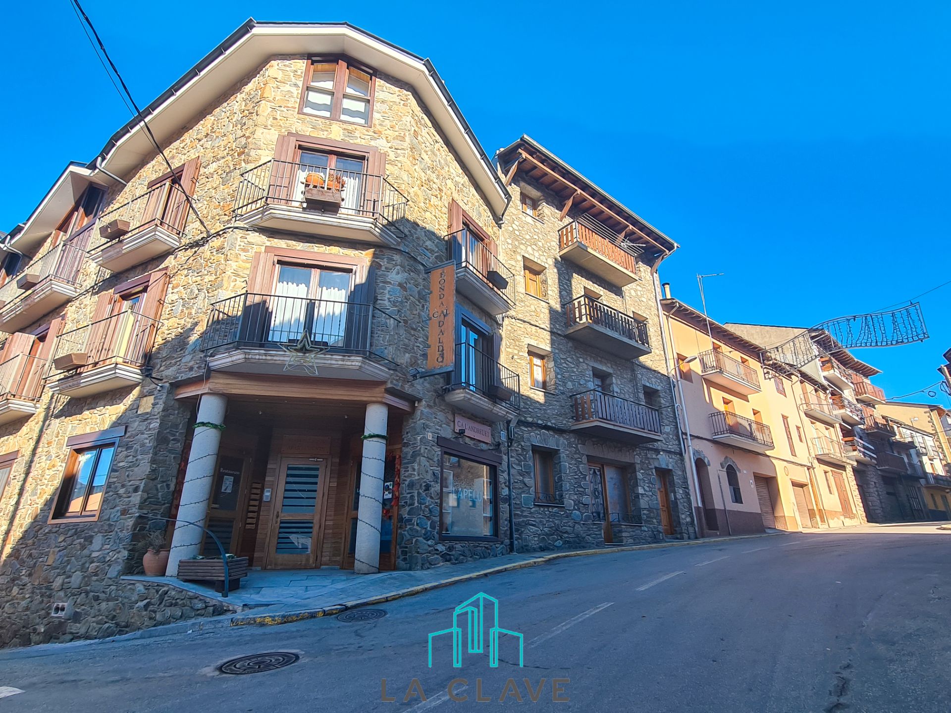 Exterior view of Building for sale in Planoles