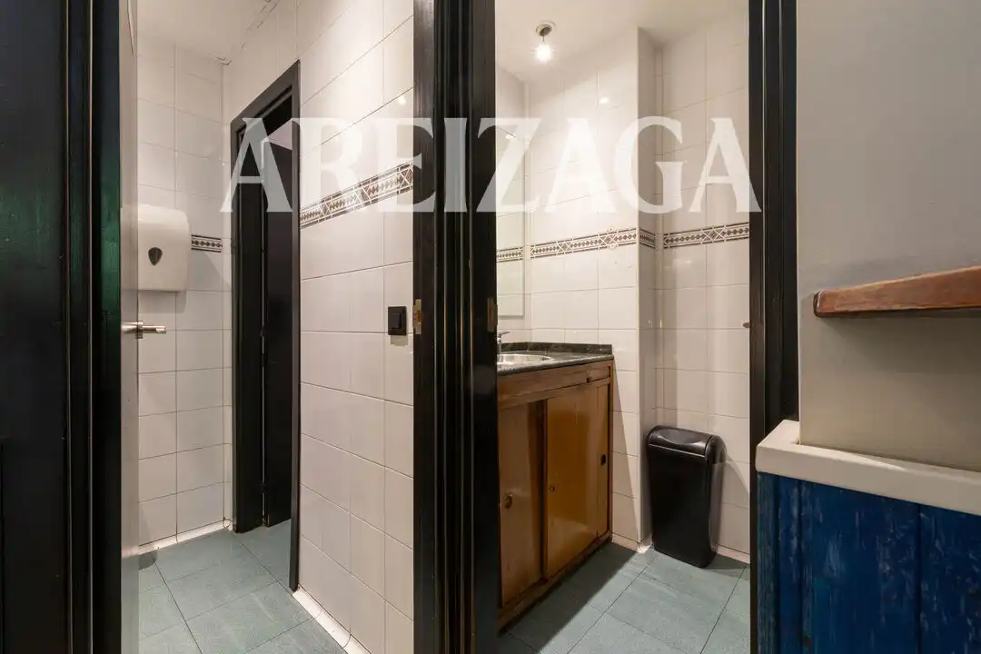 Badezimmer von Geschaftsraum zur Miete in Donostia - San Sebastián  mit Klimaanlage und Möbliert
