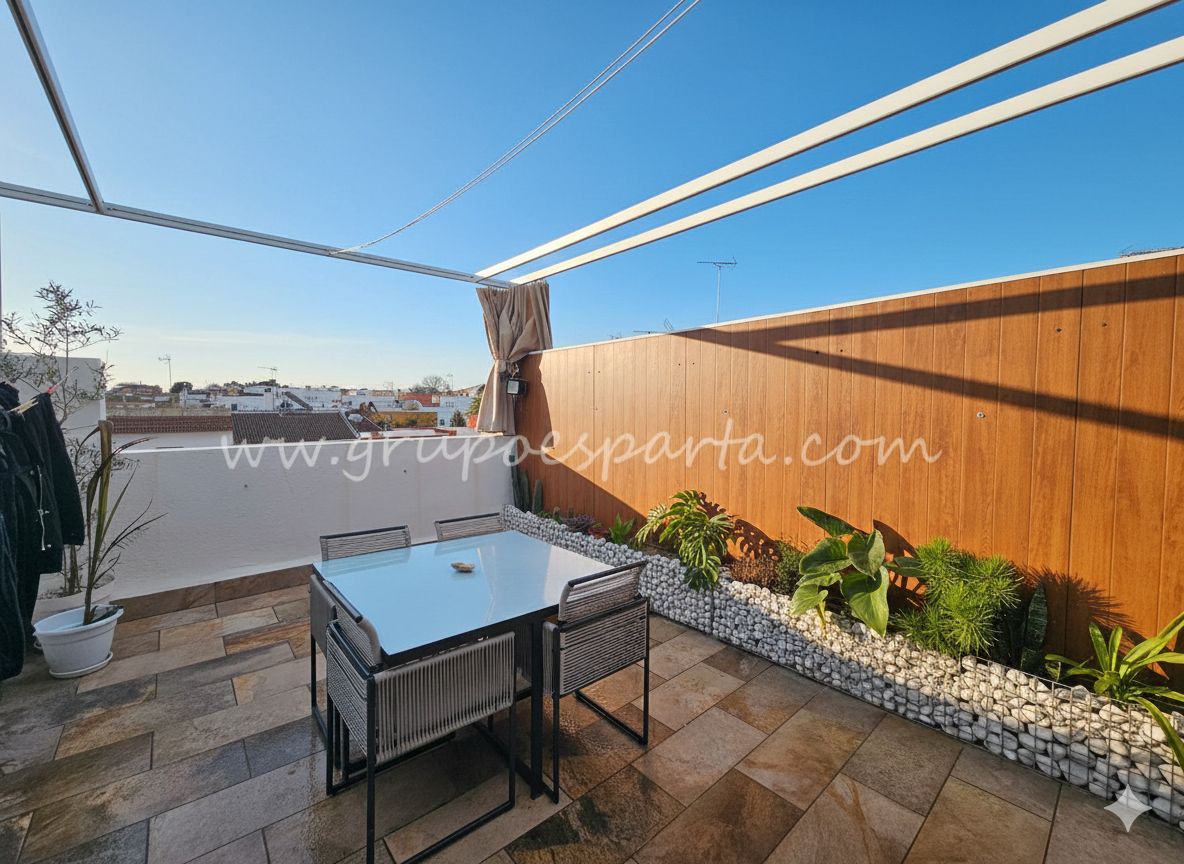 Terraza de Dúplex en venta en Sanlúcar la Mayor con Aire acondicionado, Terraza y Amueblado