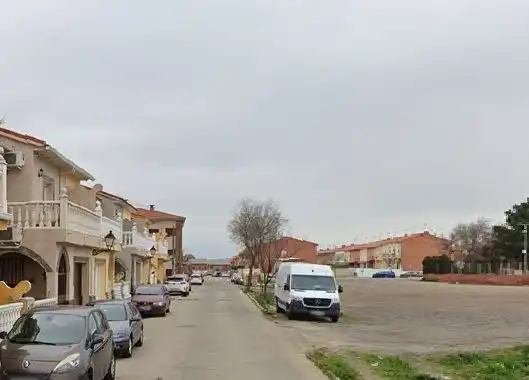 Vista exterior de Casa adosada en venda en Pantoja amb Calefacció, Jardí privat i Parquet