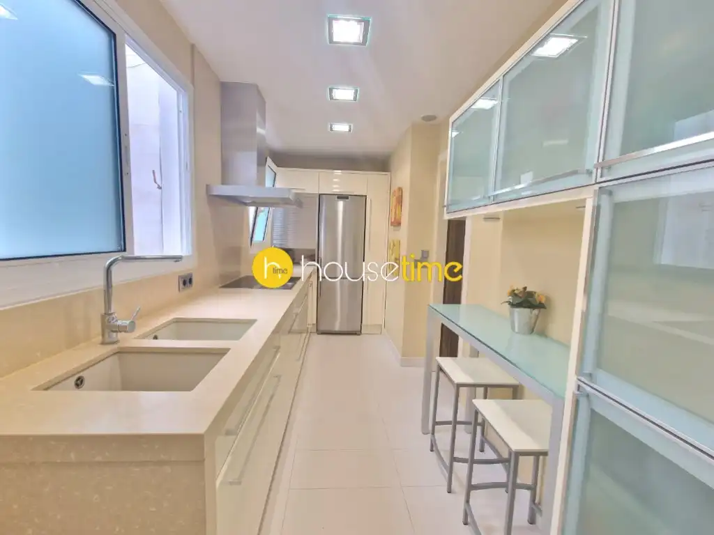 Cocina de Ático en venta en Barcelona