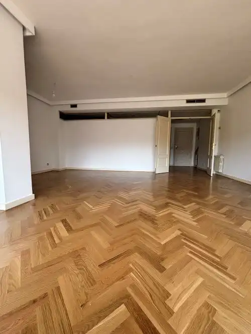 Living room of Flat for sale in Madrid  with Air Conditioner, Heating and Parquet flooring