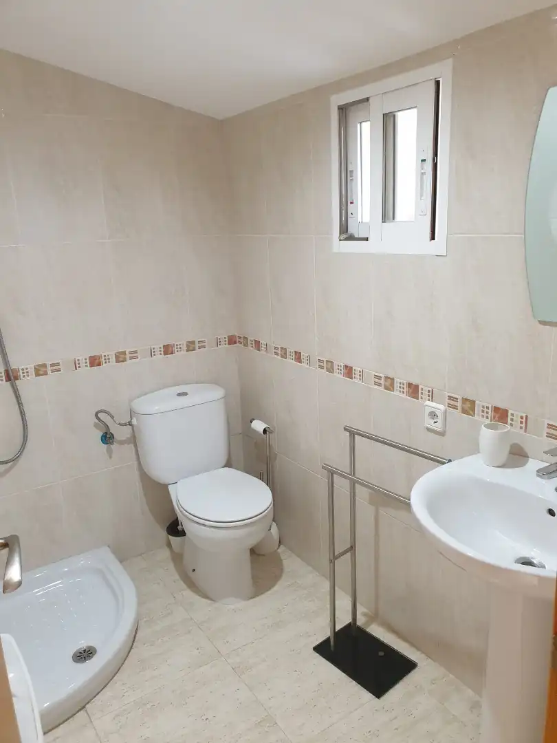 Baño de Casa adosada de alquiler en Càlig con Jardín privado, Terraza y Amueblado
