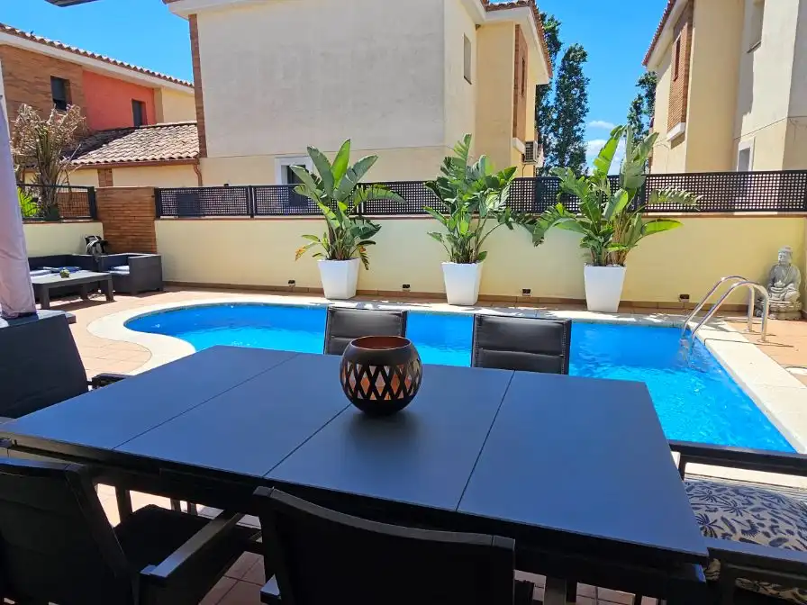 Villa con giardino in vendita a Passatge Sector Mestral 12 B, imagen 4