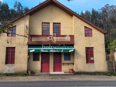 Casa rústica amb jardí en venda a Ortigueira