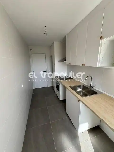 Cuina de Pis de lloguer en Getafe amb Parquet, Piscina i Moblat