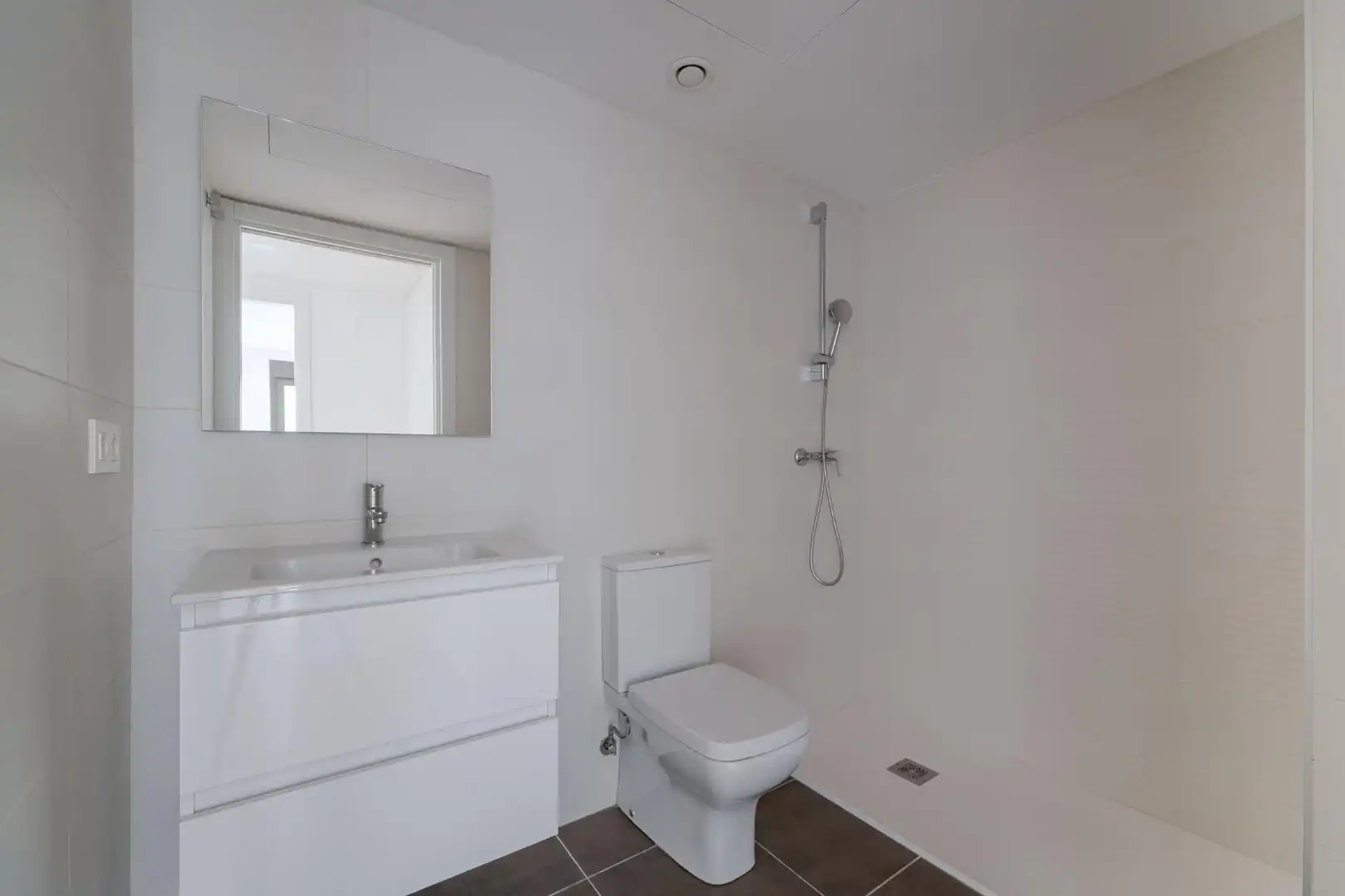 Baño de Piso de alquiler en Palamós con Calefacción y Piscina comunitaria