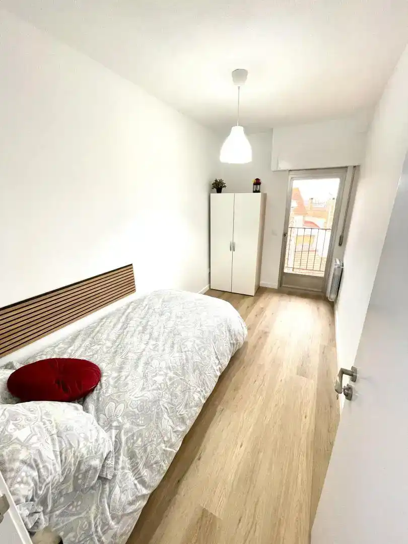 Habitación de Ático para compartir en Madrid con Parquet, Amueblado y Horno