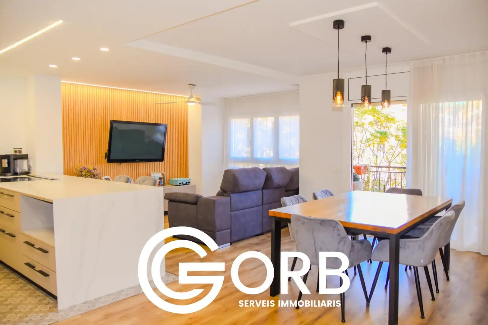 Flat with terrace for sale in Centre