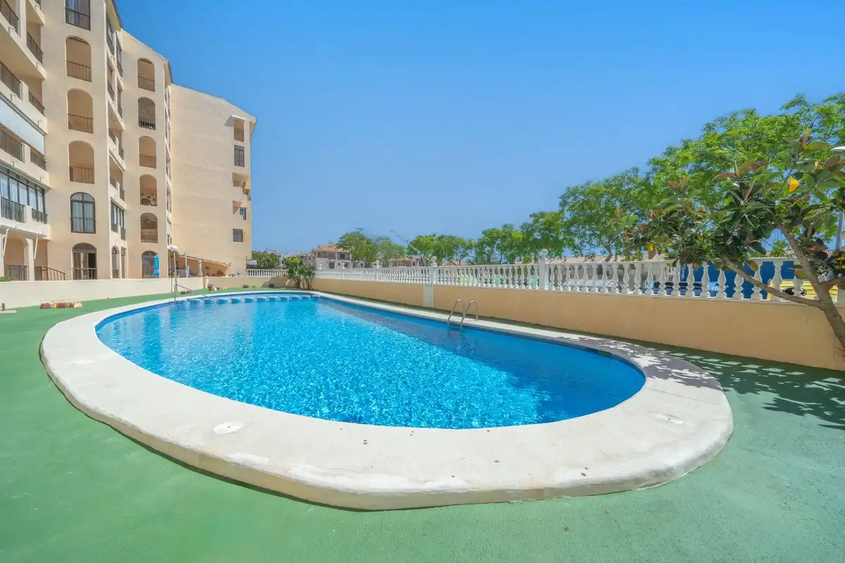 Piscina de Pis en venda en Guardamar del Segura amb Calefacció, Jardí privat i Terrassa