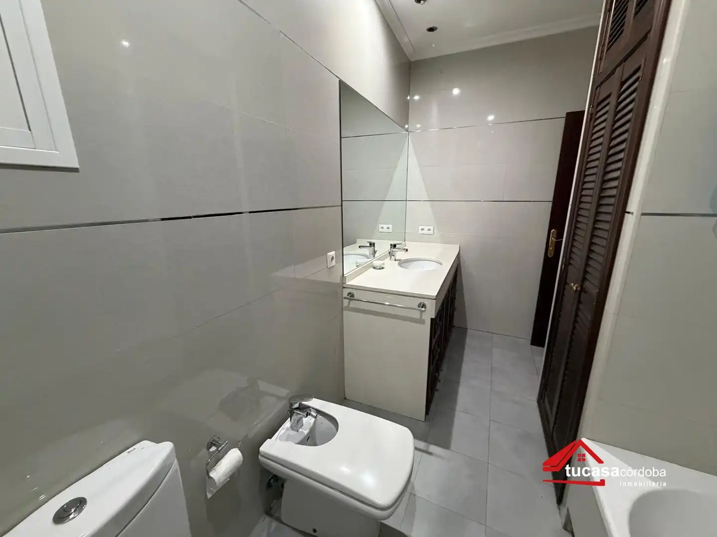Baño de Piso en venta en Córdoba con Terraza, Trastero y Amueblado