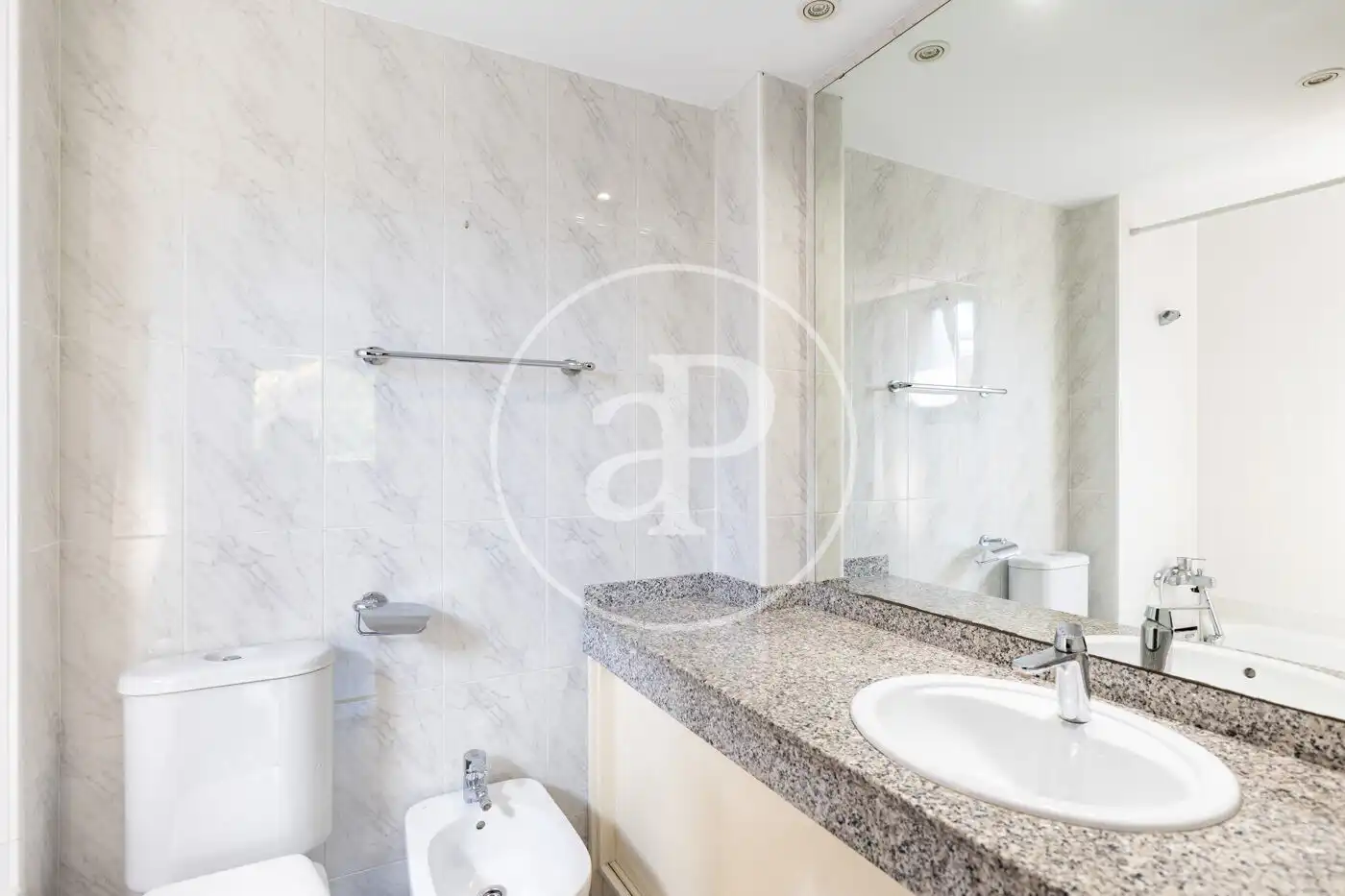 Baño de Piso en venta en Barcelona con Aire acondicionado, Calefacción y Terraza