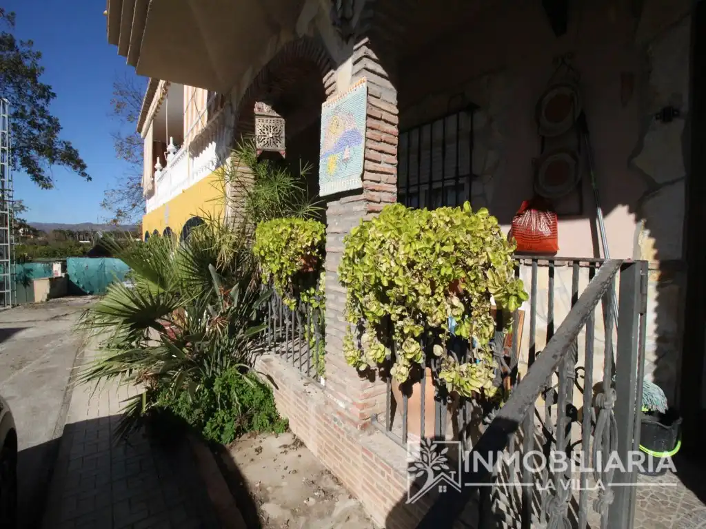 Vista exterior de Casa o xalet en venda en Alhaurín de la Torre amb Aire condicionat, Moblat i Rentadora