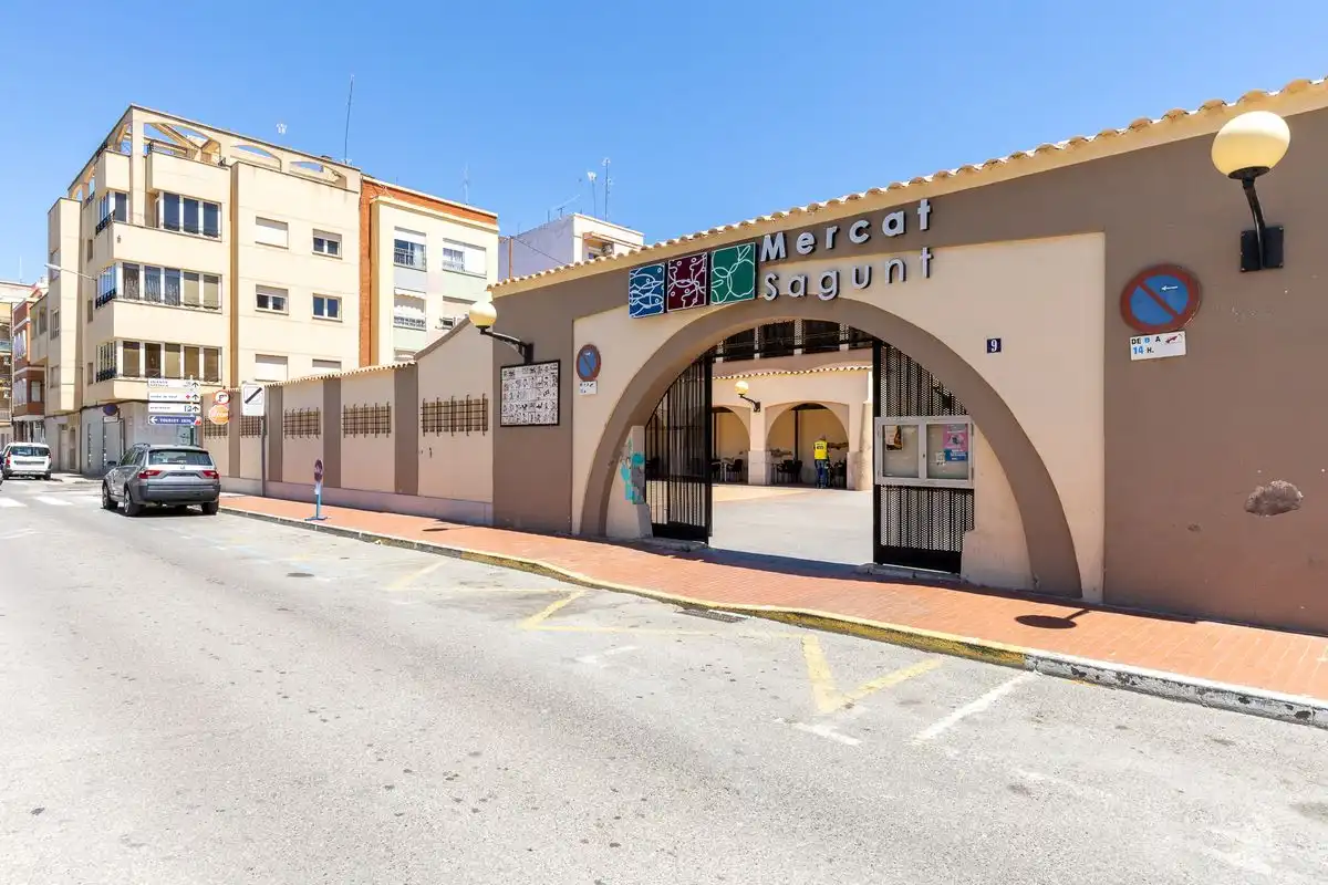Vista exterior de Pis en venda en Sagunto / Sagunt amb Aire condicionat i Calefacció