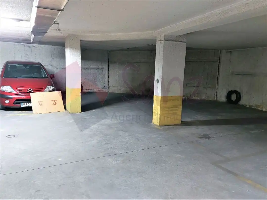 Aparcament de Garatge en venda en  Logroño