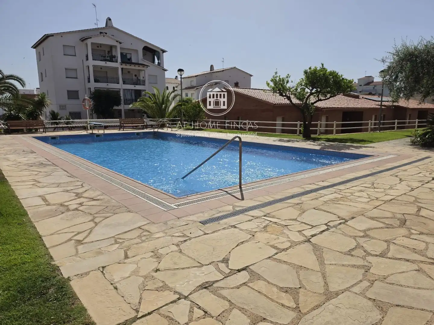 Swimming pool of Flat for sale in Roda de Berà  with Terrace, Swimming Pool and Community pool
