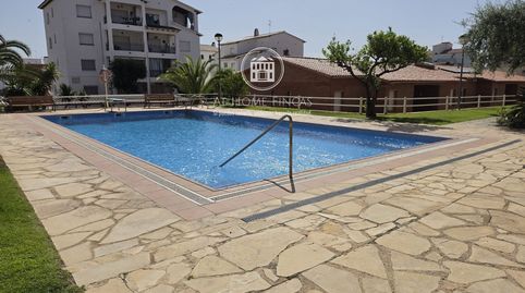 A 50 metros del mar reformado, con terraza y piscina en Roda de Berà