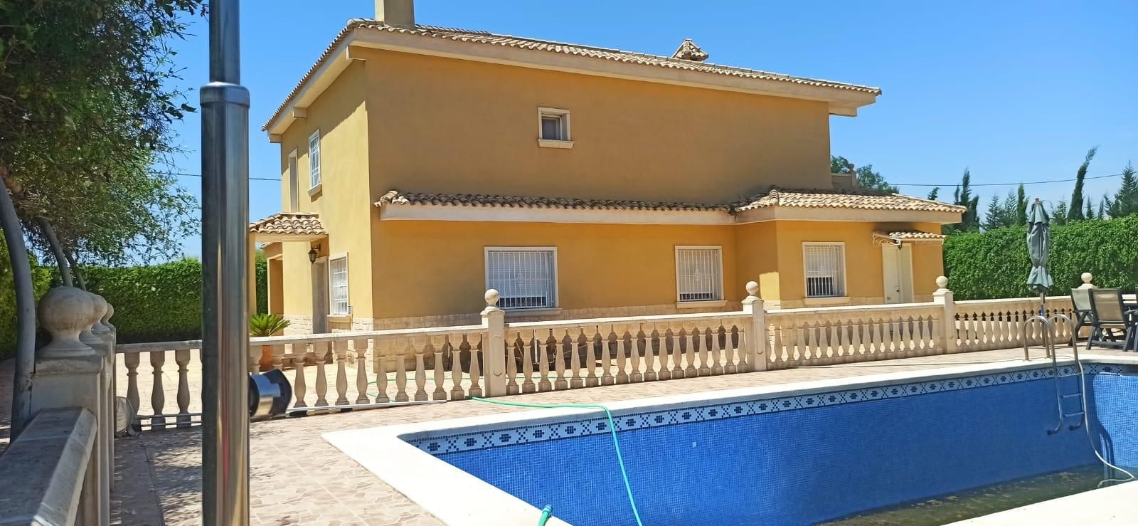 Vista exterior de Casa o xalet en venda en Elche / Elx amb Calefacció, Jardí privat i Terrassa