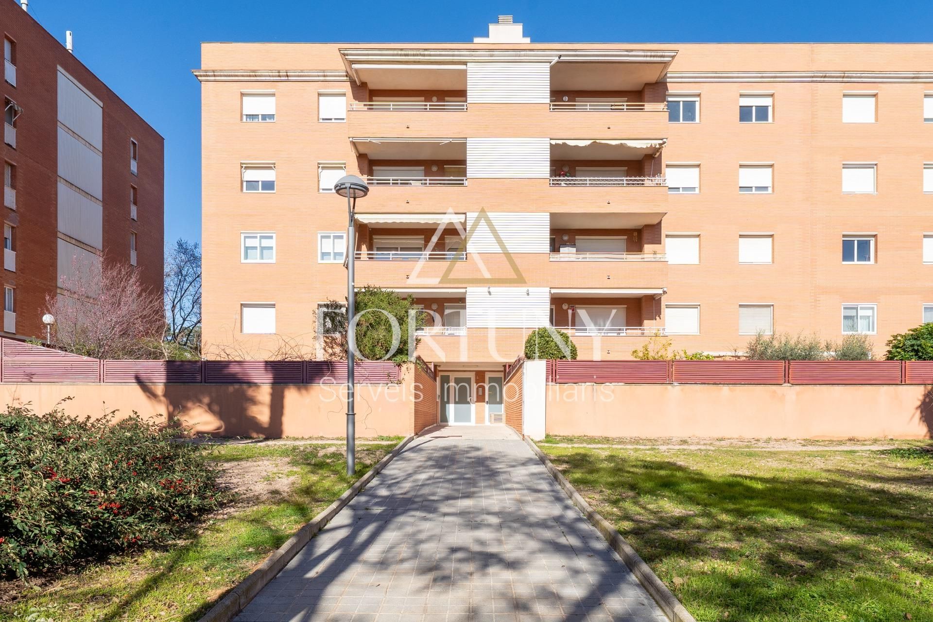 Vista exterior de Pis en venda en Reus amb Balcó