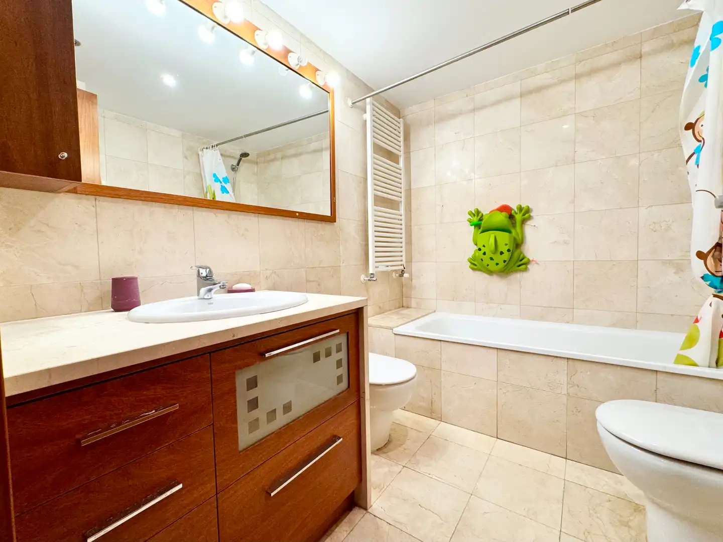 Bathroom of Flat for rent in Badalona  with Air Conditioner, Heating and Parquet flooring