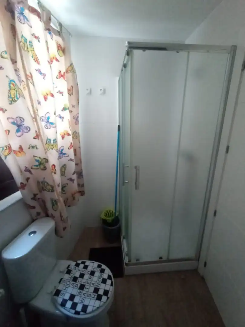 Bany de Apartament de lloguer en Granada amb Moblat, Rentadora i Microones