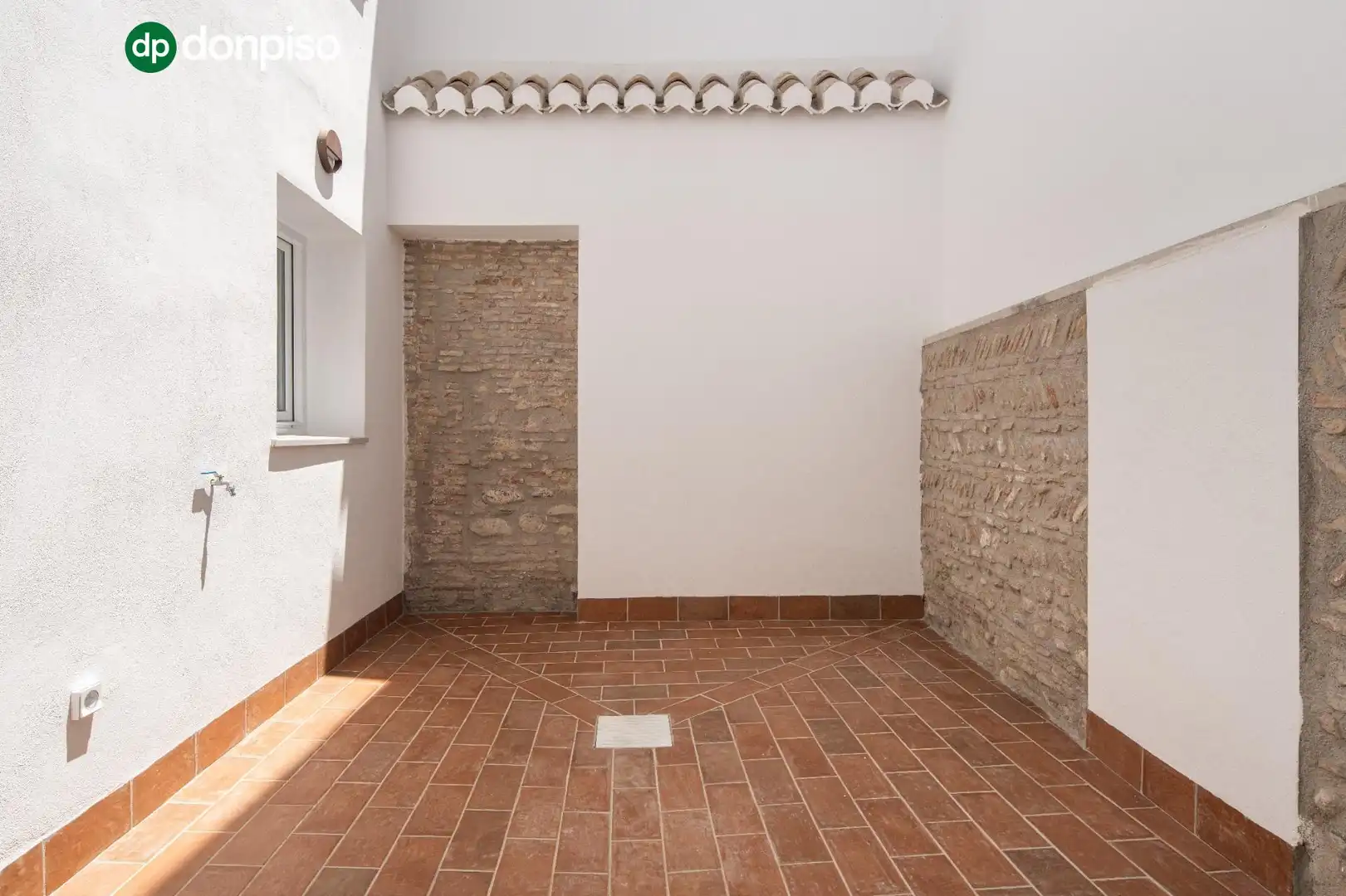 Flat for sale in Granada  with Air Conditioner