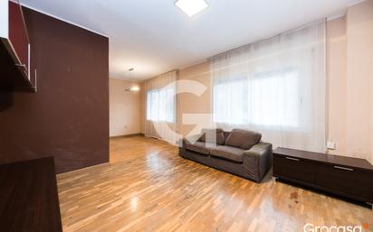 Sala d'estar de Pis en venda en  Barcelona Capital amb Parquet, Rentadora i Microones