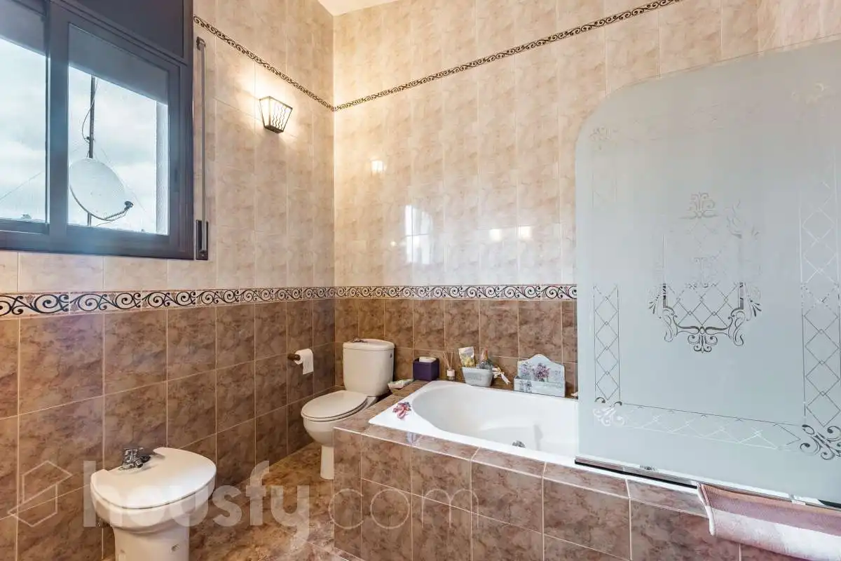 House with pool for sale in Avinguda de Corbera ., imagen 33