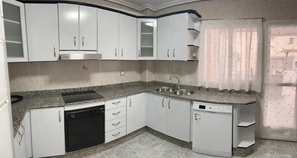 Piso con terraza en alquiler en Calle Vicente Aleixandre 8, imagen 3