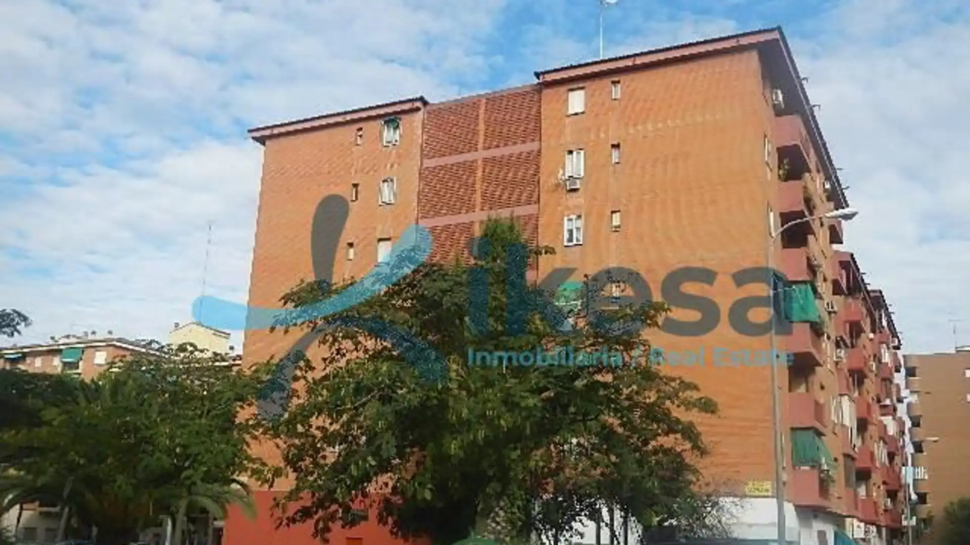Vista exterior de Local en venta en Badajoz Capital