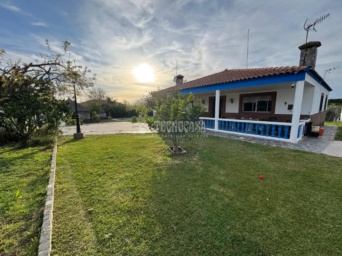 Exterior view of Country homes for sale in Badajoz Capital  with Air Conditioner, Private garden and Terrace