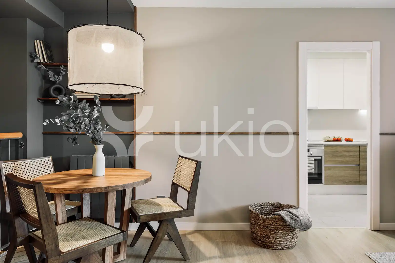 Comedor de Apartamento de alquiler en Barcelona con Aire acondicionado, Calefacción y Amueblado
