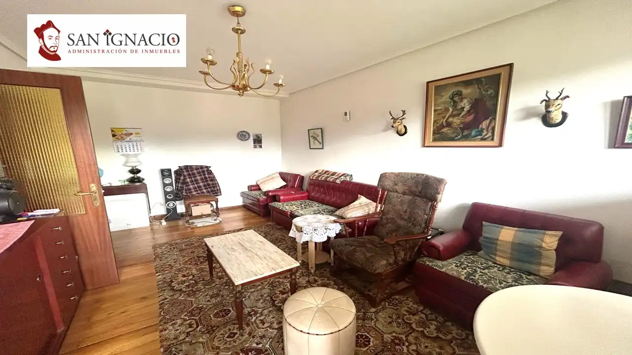 Sala de estar de Piso en venta en Villarcayo de Merindad de Castilla la Vieja con Terraza y Amueblado