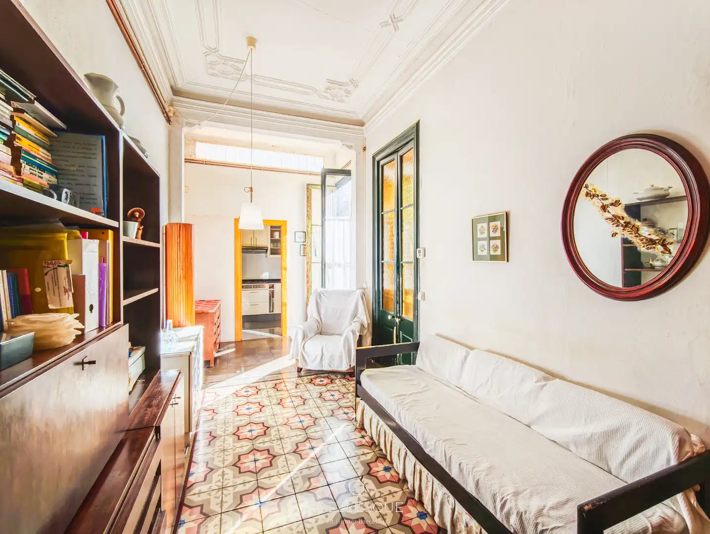 Sala d'estar de Casa adosada en venda en Barcelona amb Calefacció, Jardí privat i Terrassa