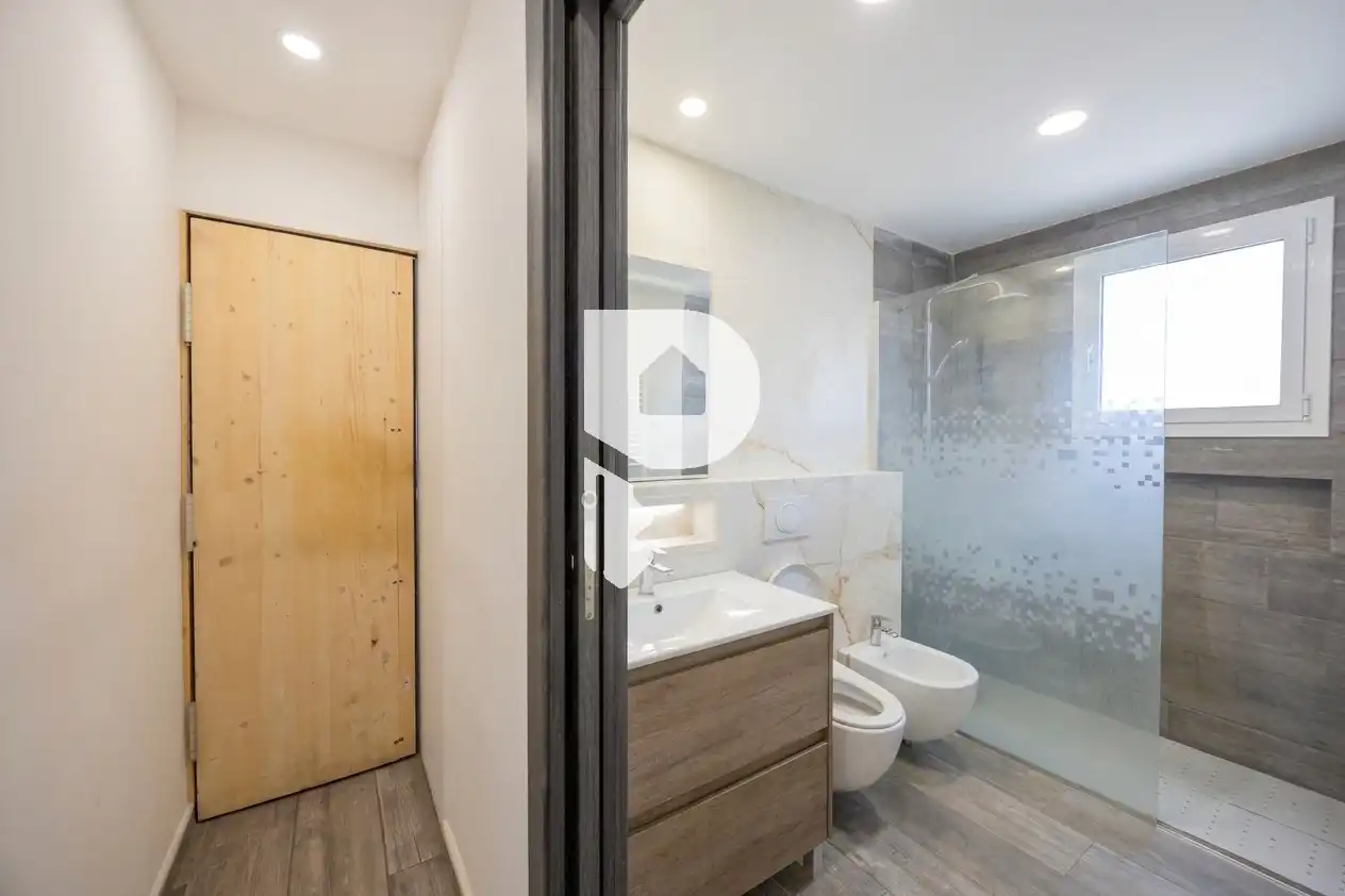 Bany de Casa o xalet en venda en Sant Vicenç Dels Horts amb Aire condicionat, Calefacció i Parquet