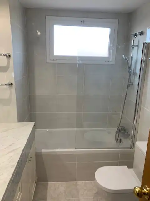 Badezimmer von Dachboden zur Miete in Sant Cugat del Vallès mit Klimaanlage, Heizung und Terrasse