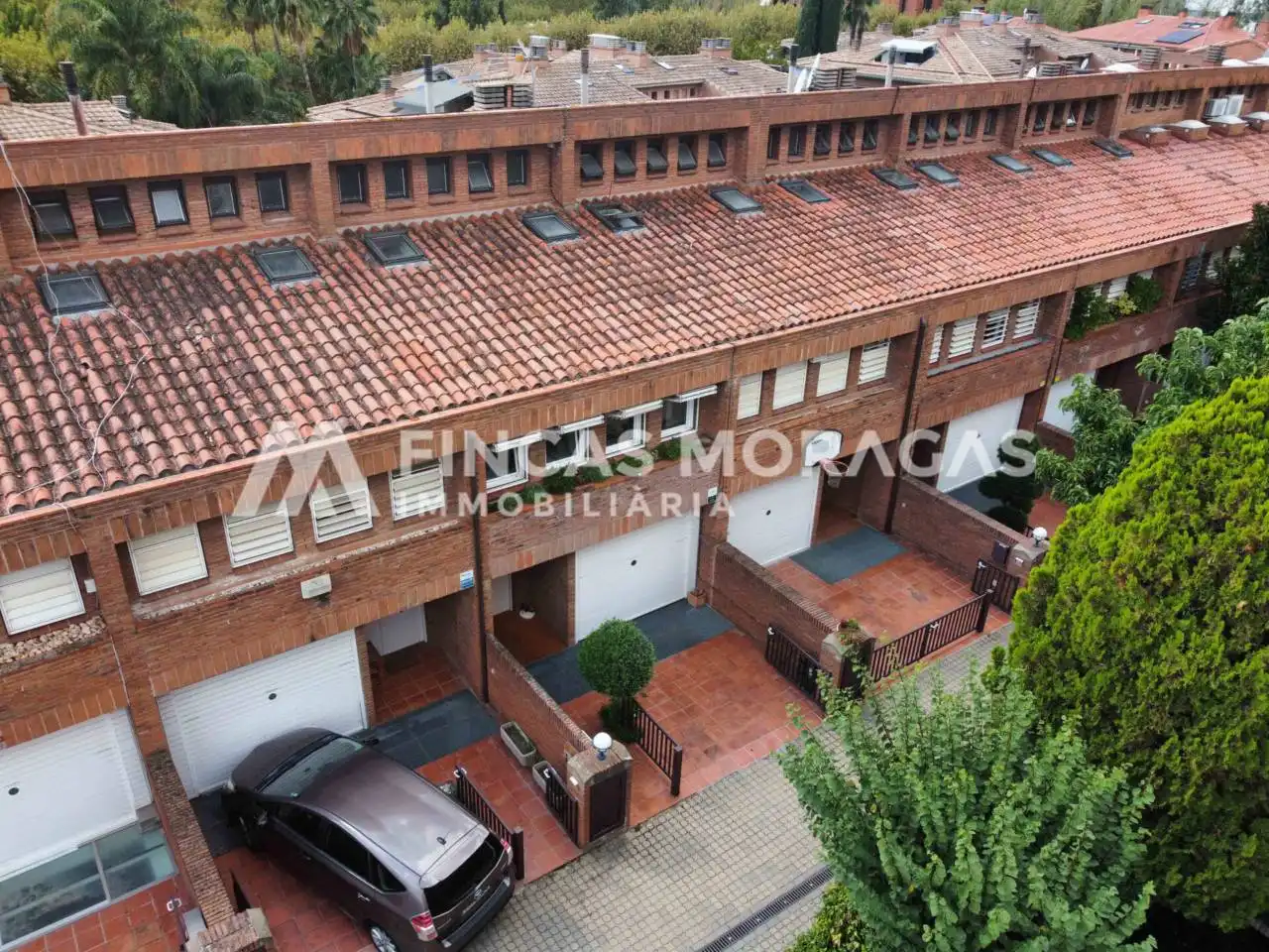 Vista exterior de Casa adosada en venda en Sant Domènec