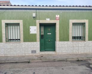 Exterior view of House or chalet for sale in Puertollano  with Air Conditioner, Heating and Storage room