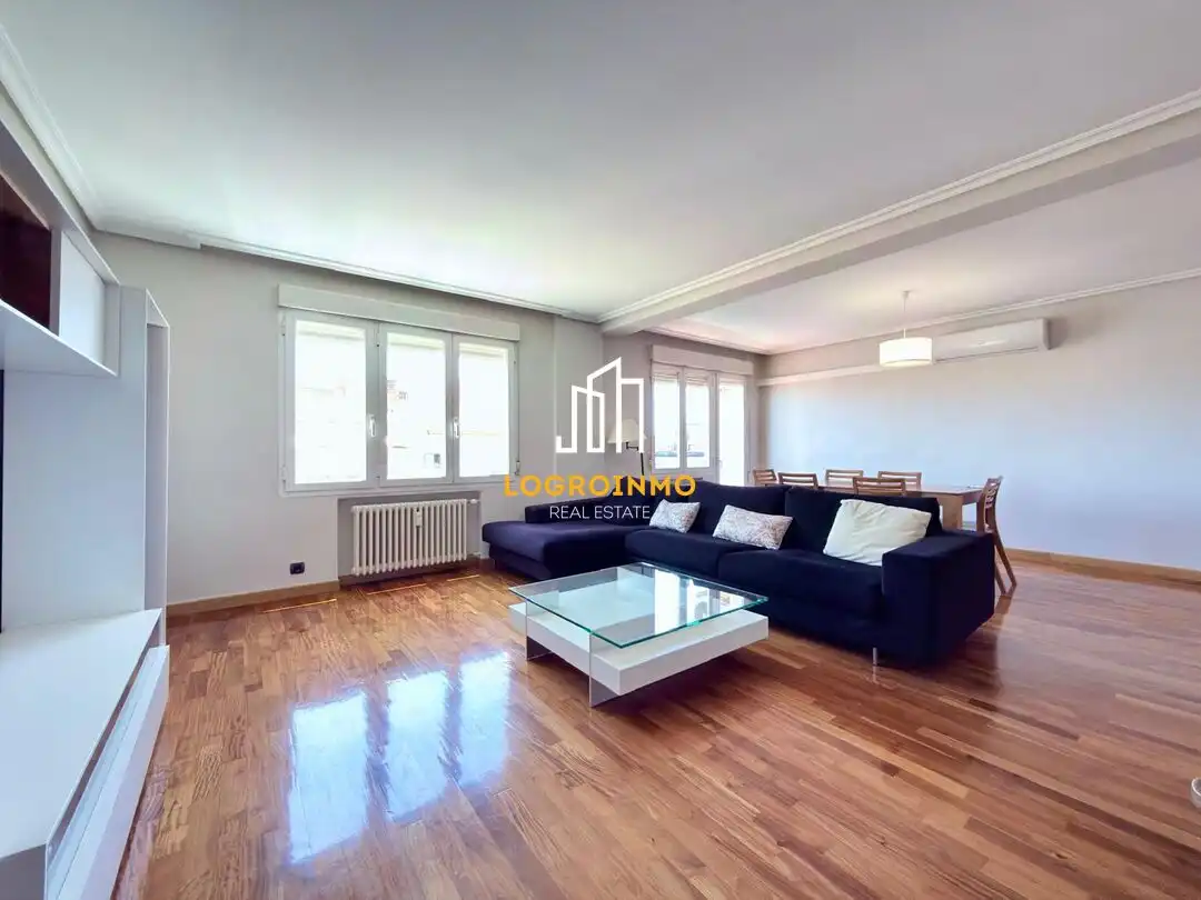 Living room of Flat for rent in  Logroño  with Air Conditioner, Heating and Terrace