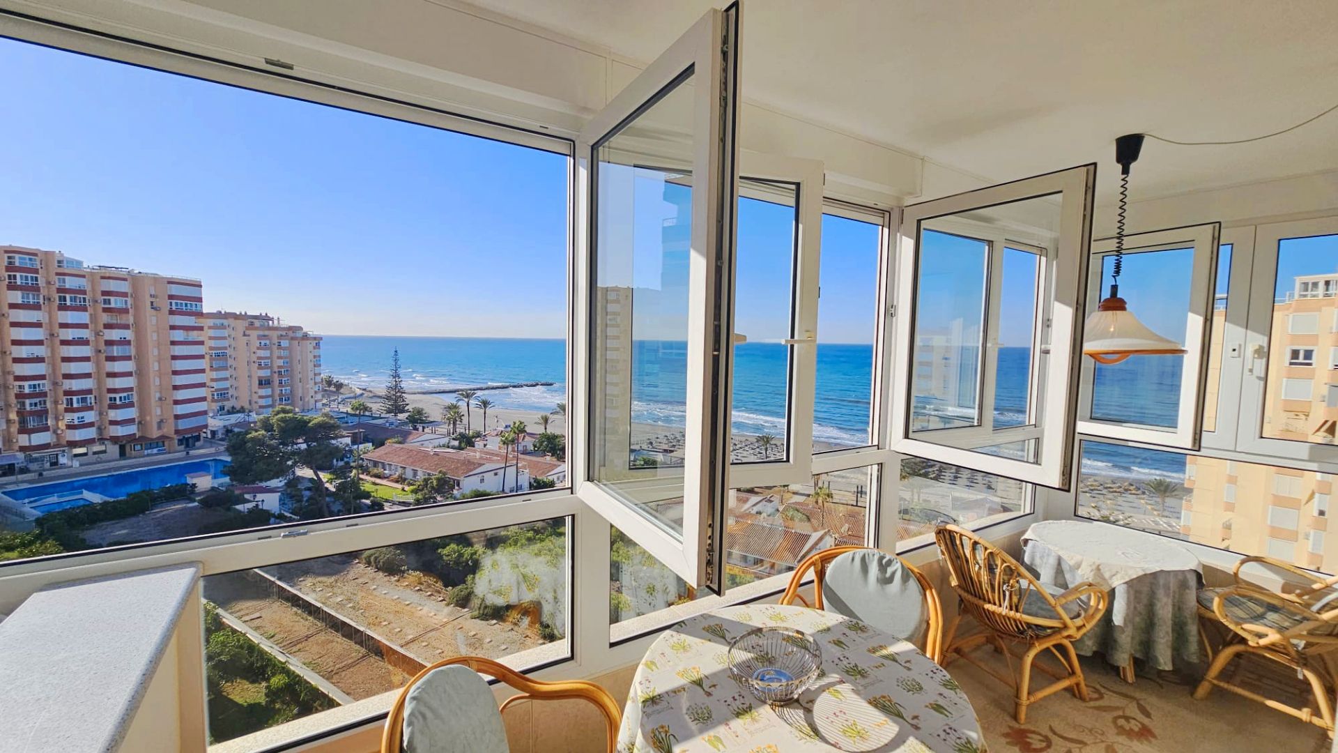 Dormitori de Apartament en venda en Torrox amb Moblat i Piscina comunitària