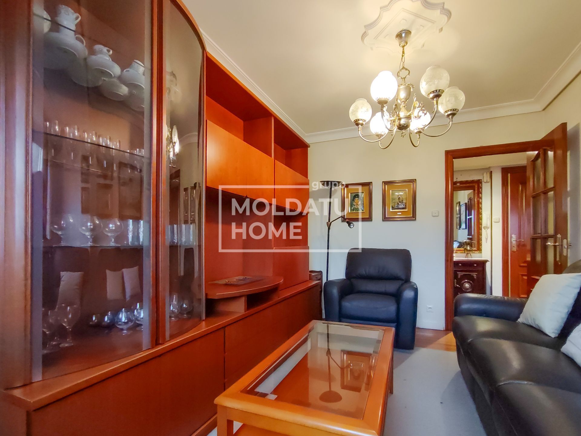 Sala d'estar de Pis en venda en Irun  amb Calefacció, Traster i Moblat