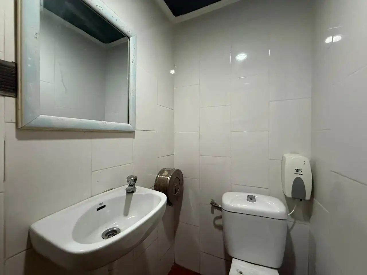 Baño de Local de alquiler en Barakaldo  con Aire acondicionado