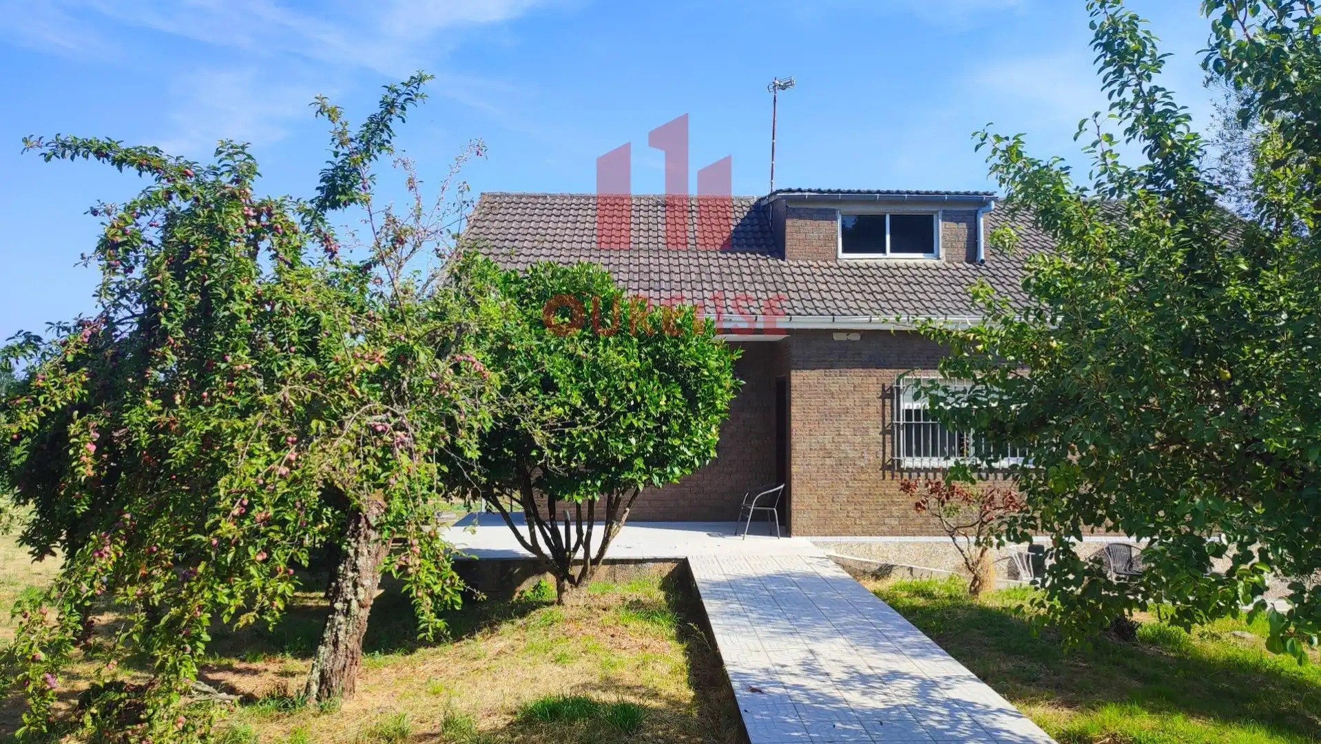 Vista exterior de Casa o xalet en venda en A Merca   amb Calefacció i Moblat