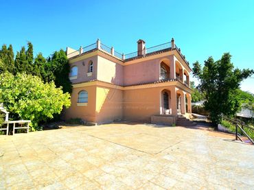 Casa con balcón en venta en San Enrique - Guadiaro -  Pueblo Nuevo