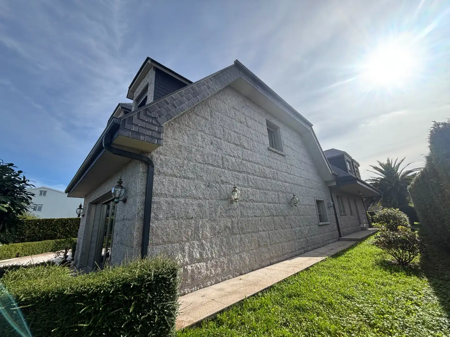 Vista exterior de Casa o chalet en venta en Santiago de Compostela  con Calefacción, Jardín privado y Parquet